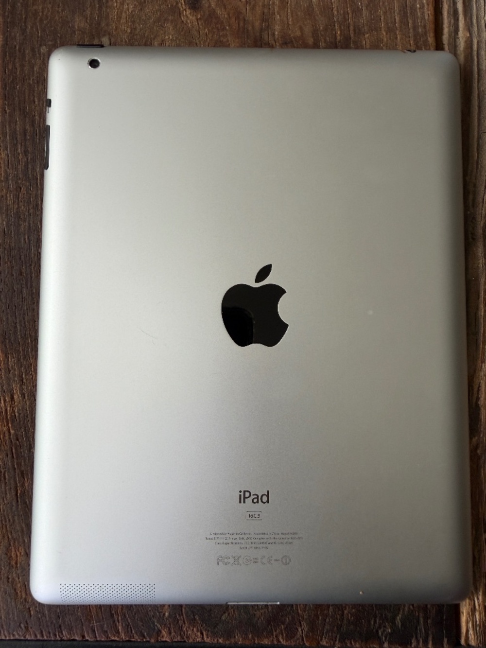iPad 2 Model a1395 16GB with leather case as bonus